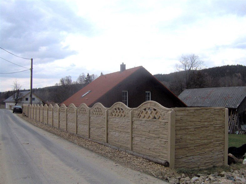 Chcete originální plot? Pořiďte si betonový