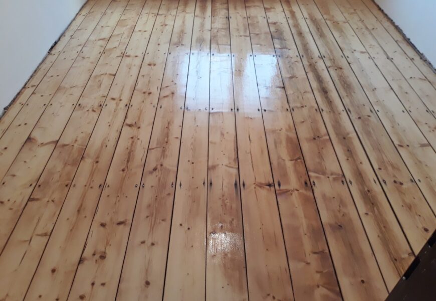 Pokládka dřevěné podlahy vyžaduje odborníky