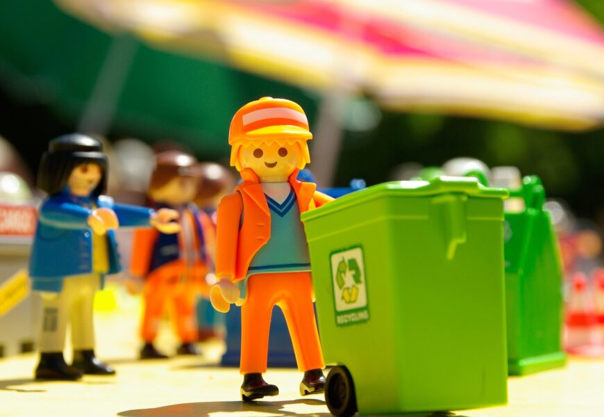 Ceny za svoz odpadu v roce 2026: Jaký je rozdíl, o kolik se zvedly a jak ušetřit